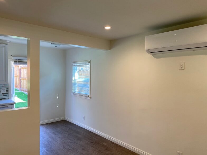 Brand New Dual Zoned Central AC - 2823 Hermosa Ave