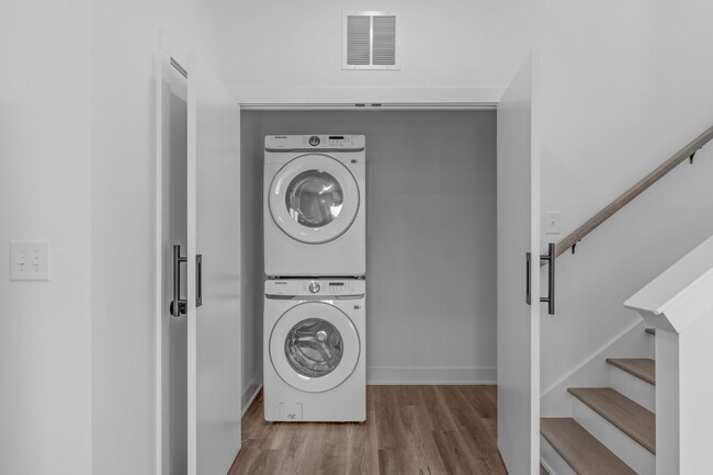 Building Photo - Luxurious Newly Built 3BD, 4BA Downtown Raleigh Townhome with Spacious Balcony and Natural Light ...