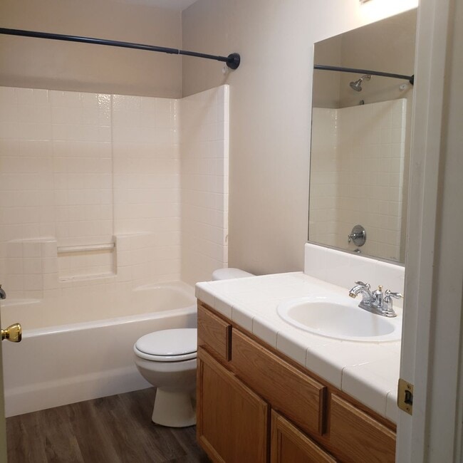 Building Photo - 11808 Cedar Bluff Ave