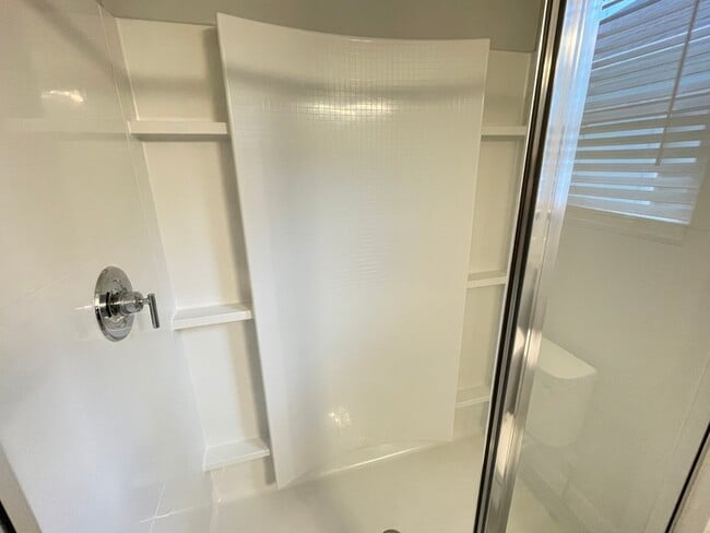 Building Photo - Waterford Village 3 bedroom home with a 2 car garage!