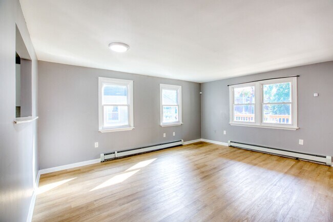 Building Photo - 12 Martin St
