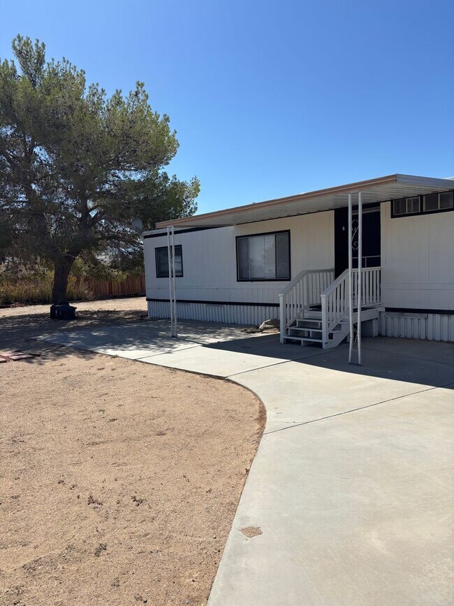 Building Photo - Beautiful fully remodeled 3 bedroom