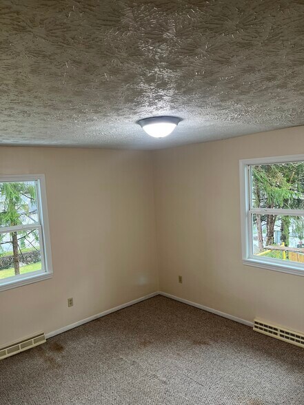 Building Photo - 889 Ivy Ave