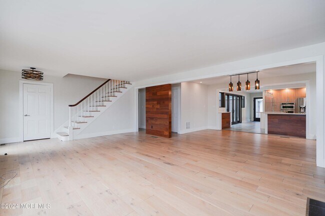 Building Photo - 828 Kingston Terrace