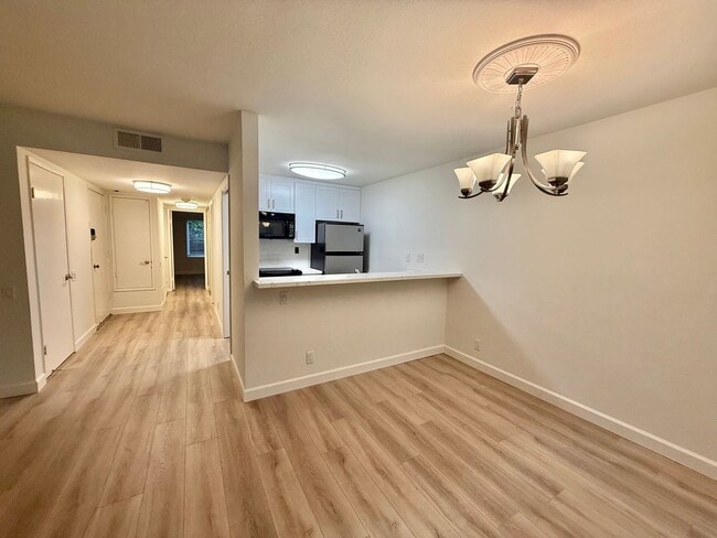 Building Photo - SAN CARLOS - Newly Remodeled 1 Bedroom Con...