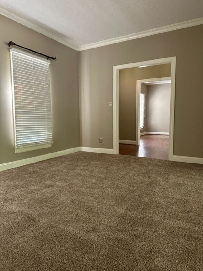 Building Photo - Maplewood