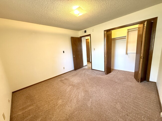 Building Photo - 2208 Shenandoah Dr