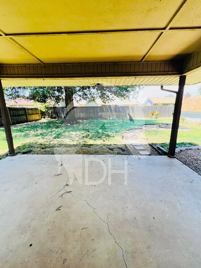 Building Photo - 414 Deer Run