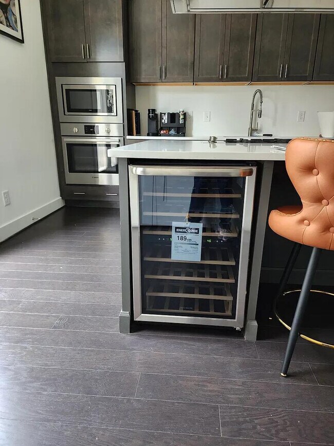 Building Photo - 1680 Memorial Dr SE