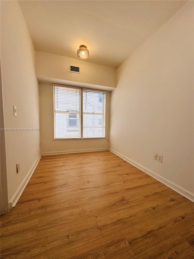 Building Photo - 227 1st St