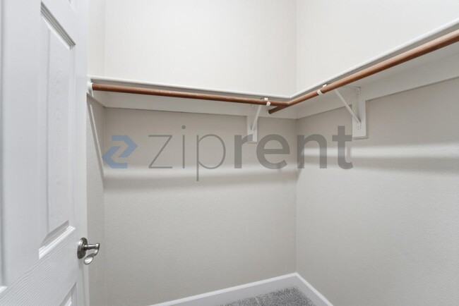 Building Photo - 9600 N 96th St