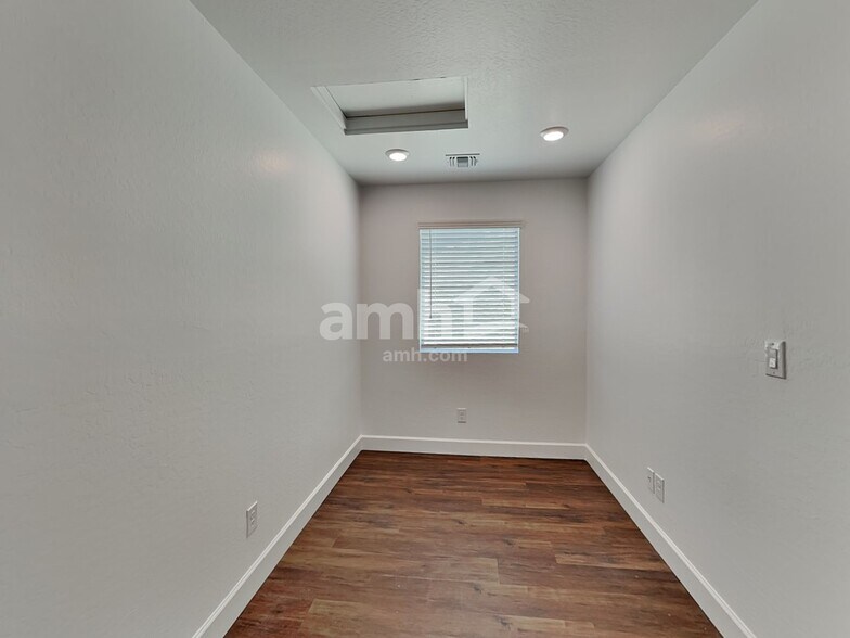 Building Photo - 17129 W Golden Ln