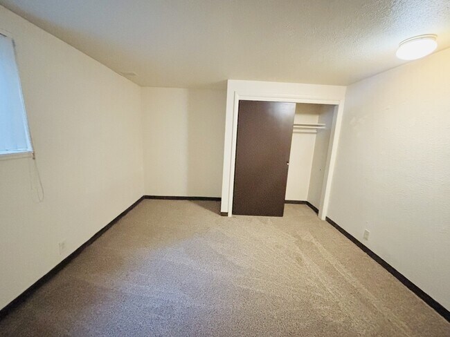 Building Photo - 1265 Crandall Ave S