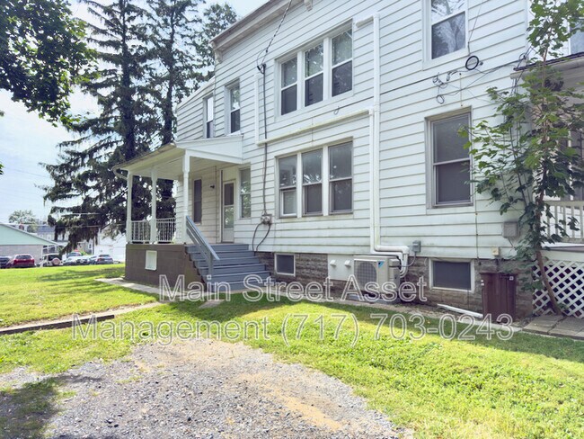 Building Photo - 122 Houston Ave