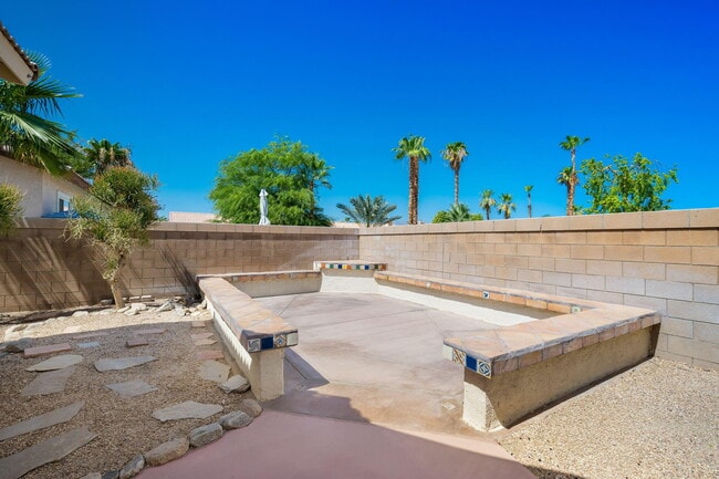 Building Photo - 45160 Debbie Dr