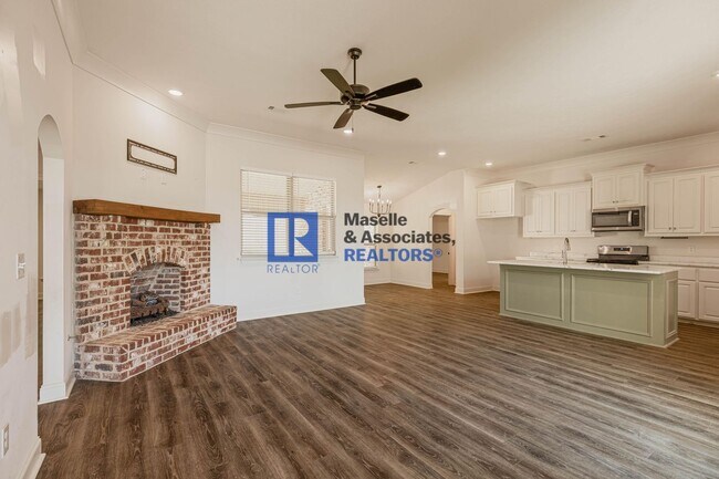 Building Photo - 3 Bed/2 Bath Home in Silver Ridge