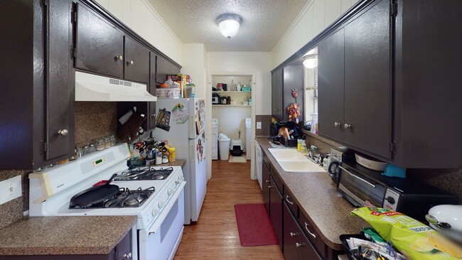 Building Photo - Leasing Now for Summer 2021- 3 Bedroom/1.5...