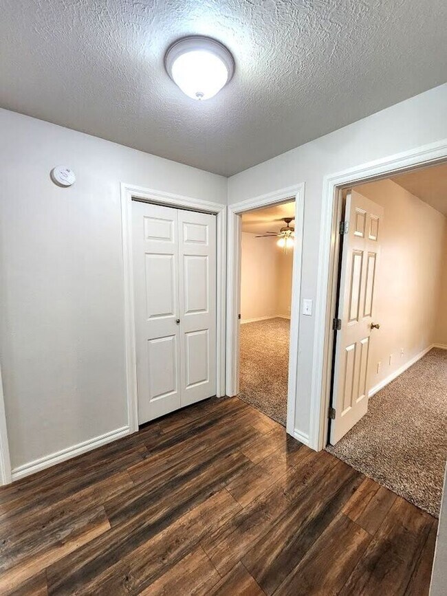 Building Photo - 4 Bed 2.5 Bath 2 Car Garage in Camelot Addition NW OKC