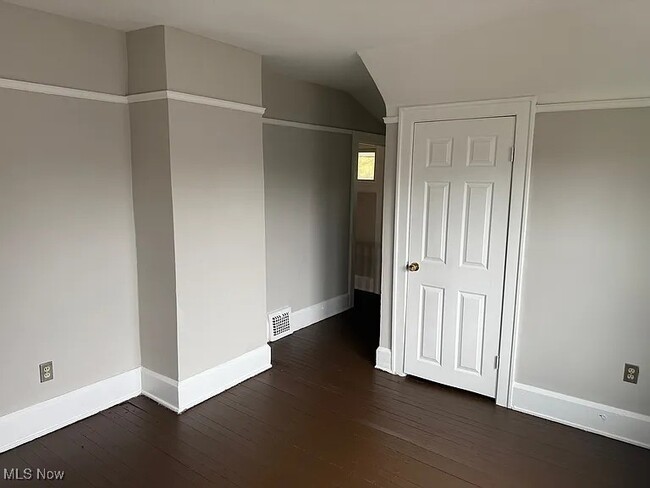 Building Photo - 12818 Beachwood Ave
