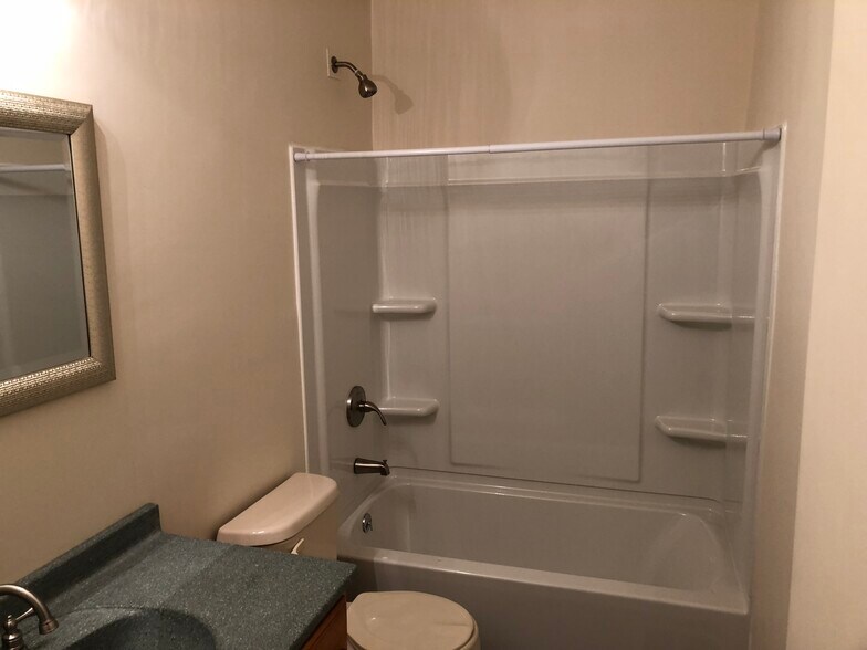 Building Photo - 307 Gilmore Ave