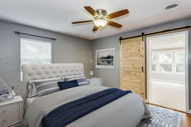 Building Photo - Gorgeous Home