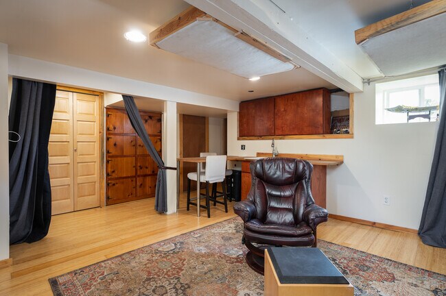 Building Photo - 1040 NE 78th Ave