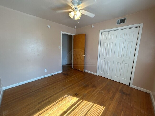 Building Photo - 1008 Goode Dr