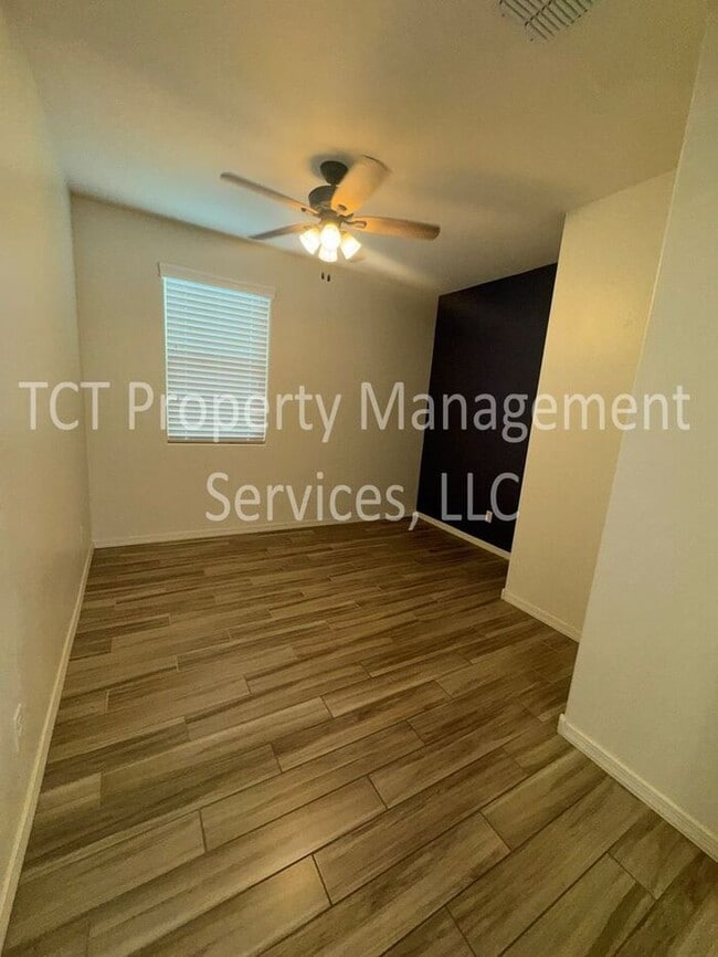 Building Photo - Move In Ready Home in The Parks