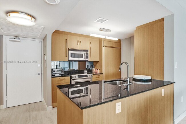 Building Photo - 10275 Collins Ave
