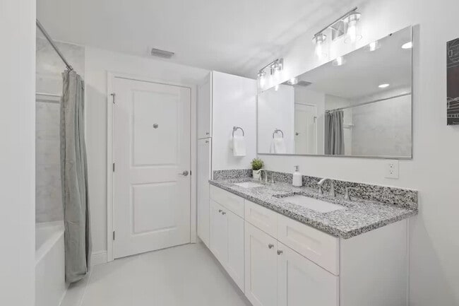 Building Photo - 701 Pilot Ln