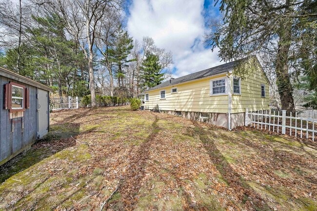 Building Photo - 95 Oriole Rd