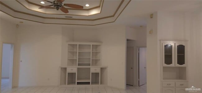 Building Photo - 4 E Jasmine Ave