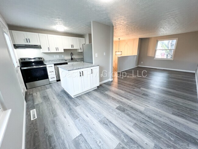 Building Photo - 912 Tellega Ave