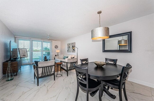 Building Photo - 6083 Bahia Del Mar Cir N