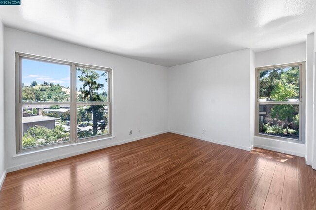 Building Photo - 2091 Ascot Dr