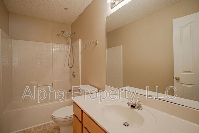 Building Photo - 305 Riello Dr