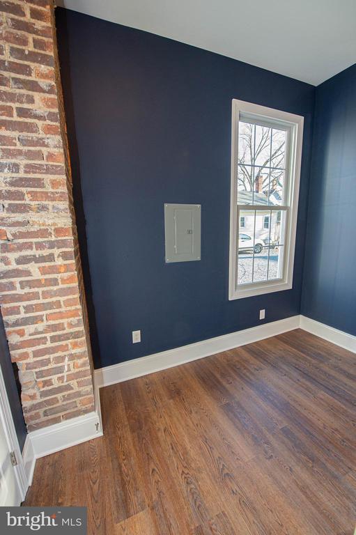 Building Photo - 106 Colonial Ct