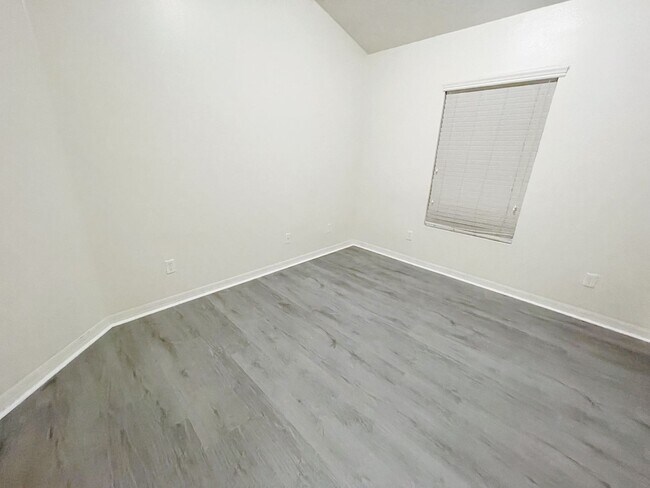 Building Photo - Great 3bed/2.5bath Rental Opportunity in T...