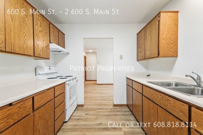 Building Photo - 600 S Main St