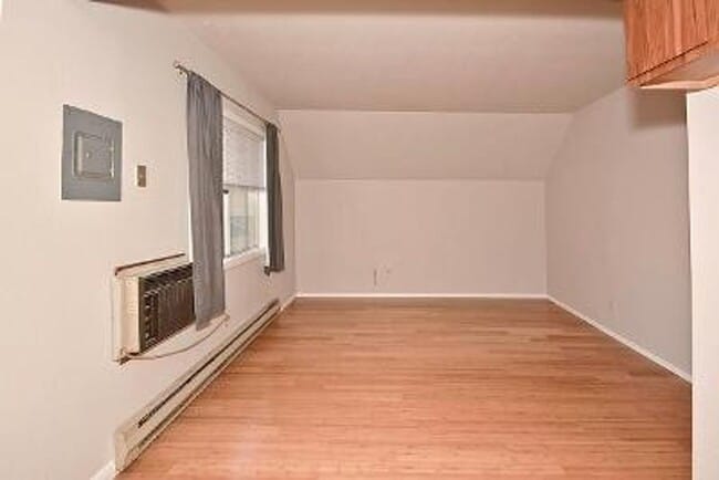 Building Photo - 1 Bedroom 1 Bathroom North End Apartment