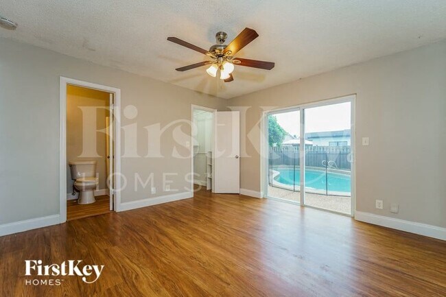 Building Photo - 7872 SW 4th Pl