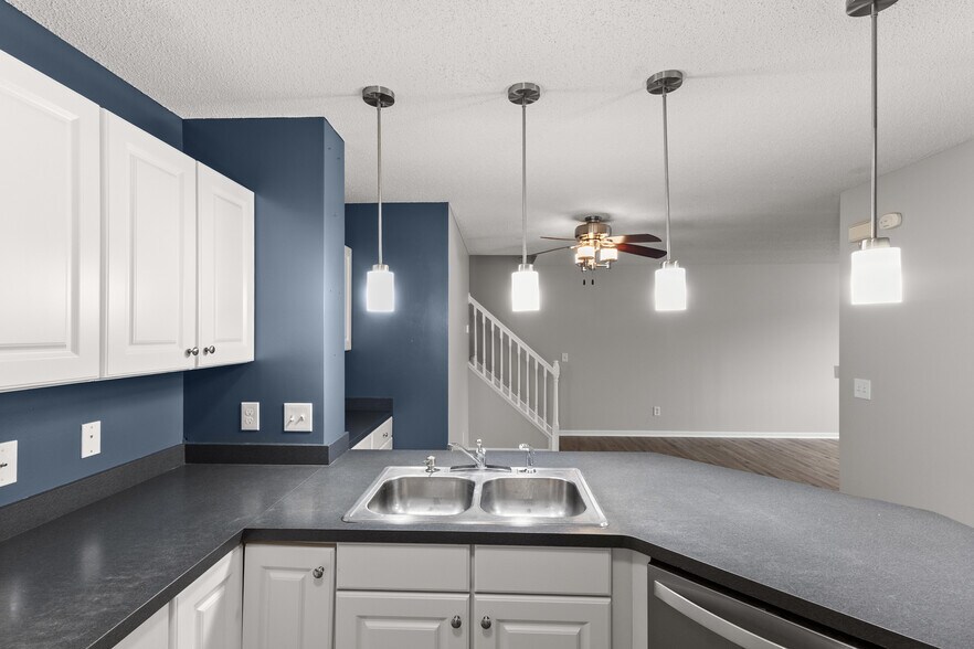 Building Photo - 17303 Wilderness Cir SE