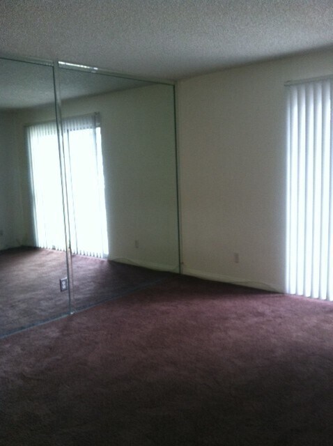 Building Photo - Ground Floor Condominium minutes to UNLV/2 Bed/2 Bath