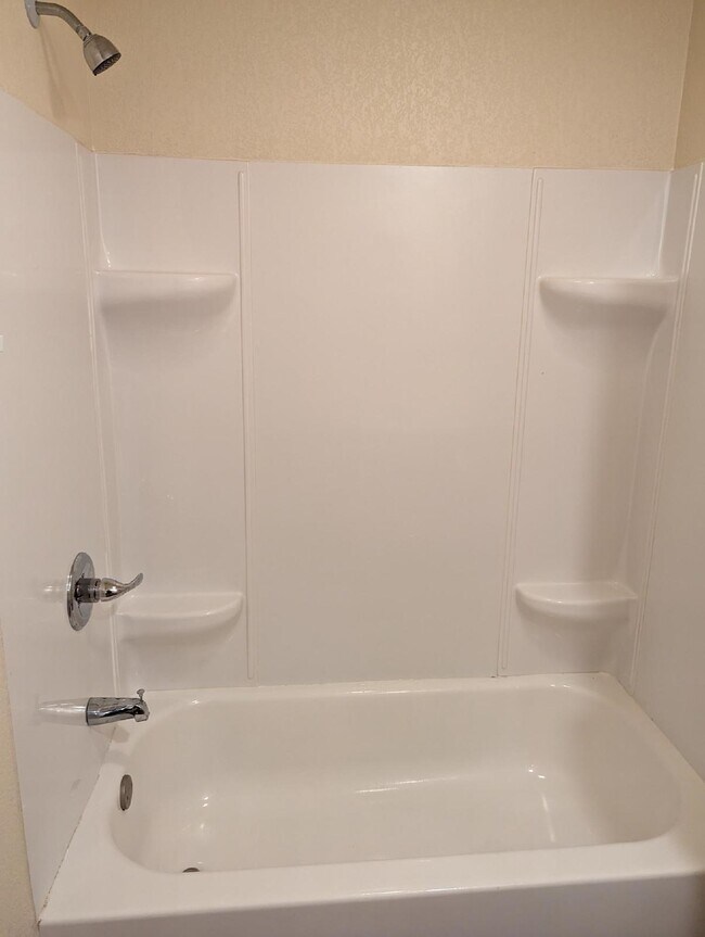 Building Photo - 26 S Central St - Unit 2 Buckner, MO 64016