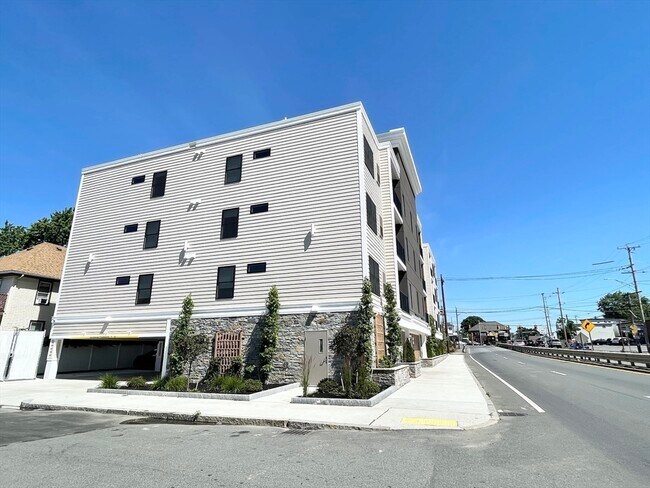 Building Photo - 1133 N Shore Rd