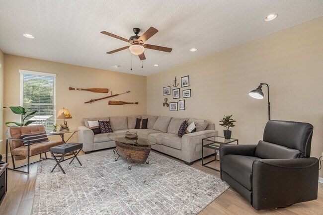 Building Photo - Waterfront– Fully Furnished on Lake Norman...