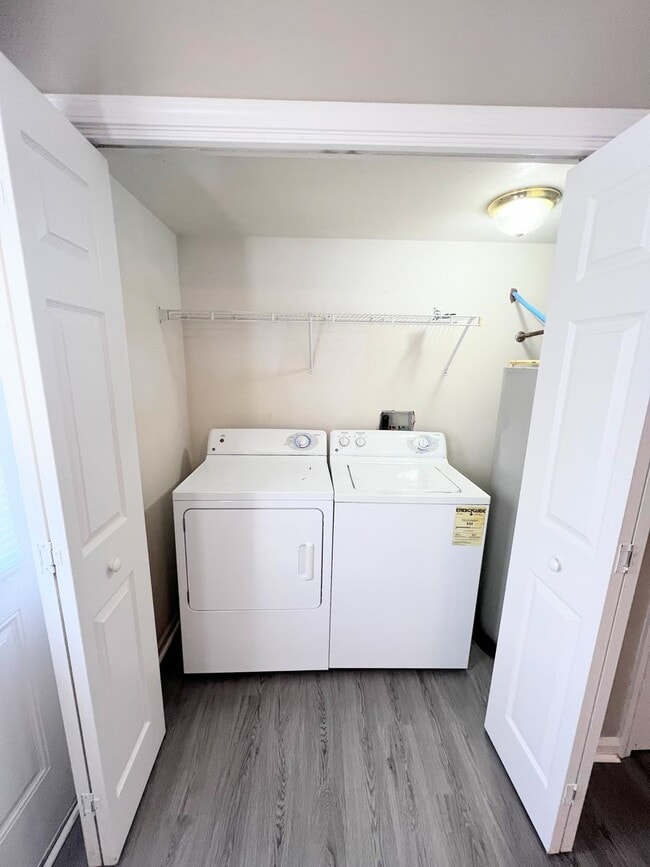 Building Photo - 2 Bedroom 1.5 Bathroom Townhome!!!
