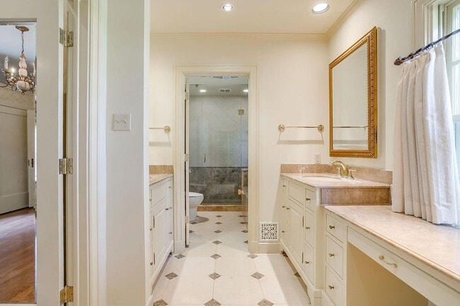 Building Photo - Prime Location- Classic 1936- 3 Bed, 3.5 Bath, Seconds from River Crest Country Club- 76107