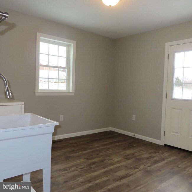 Building Photo - 5237 Rolling Rd