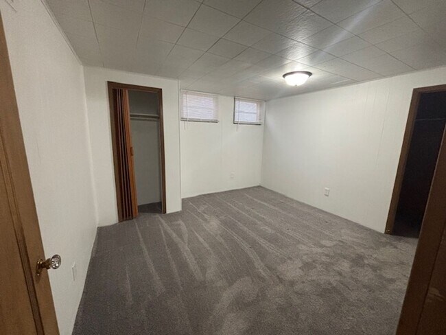 Building Photo - 419 W 5th Ave